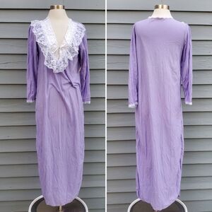 Vintage 70s Boho Dara Jane NWT Soft Purple and Lace V Neckline Slip Nightgown M